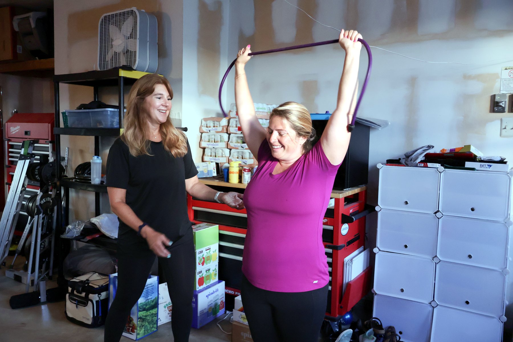 Trainer coaching client